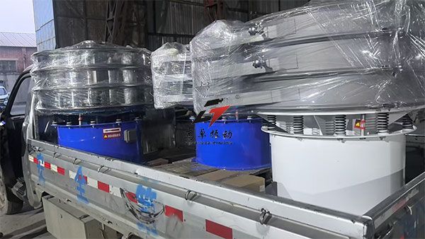 成都客戶(hù)再次訂購(gòu)的3臺(tái)旋振篩今日已發(fā)貨