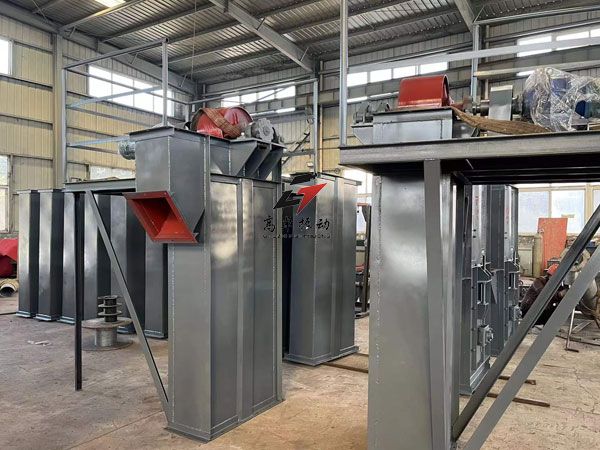 斗式提升機物料粘附問題及解決方法