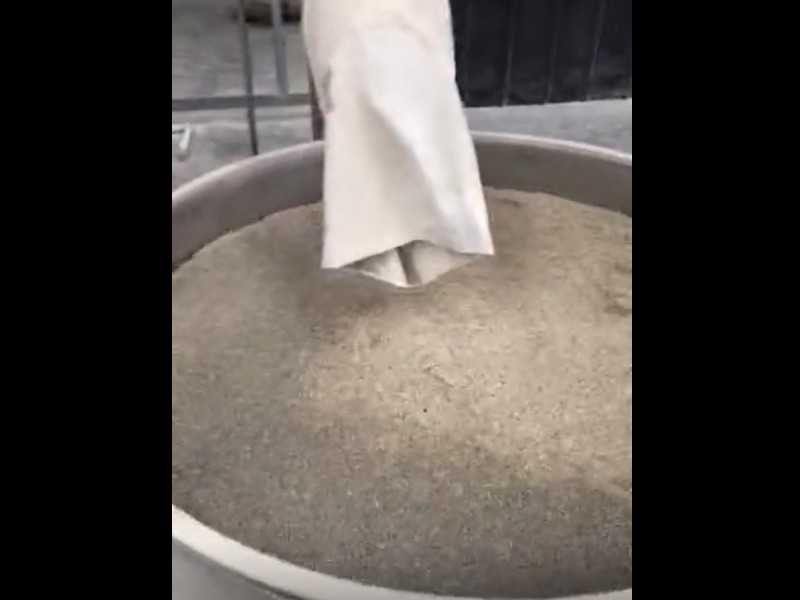 新鄉(xiāng)高卓振動篩廠家客戶魔芋粉篩分視頻--三次元旋振篩使用現(xiàn)場視頻